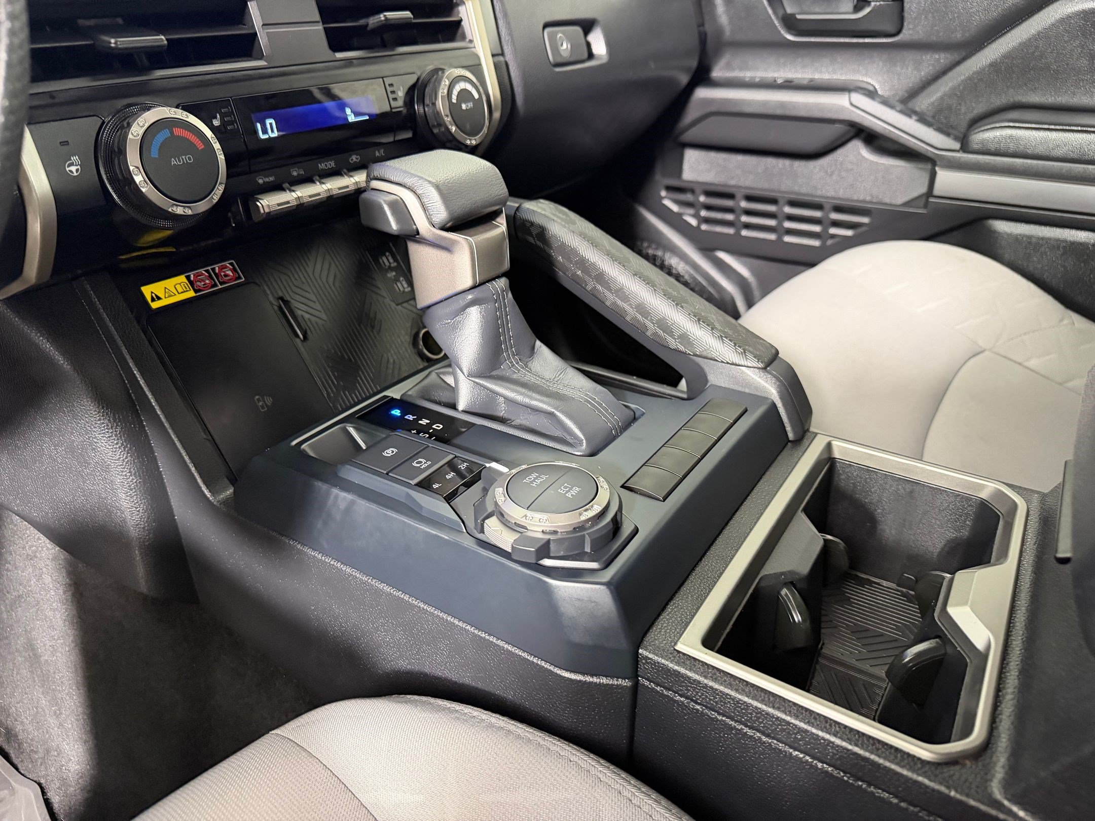 Used 2025 Toyota Tacoma SR5 AWD/4WD image 17