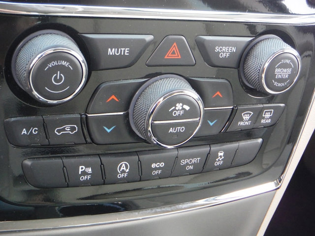 Used 2022 Jeep Grand Cherokee Laredo E w/ Security & Convenience Group AWD/4WD image 26