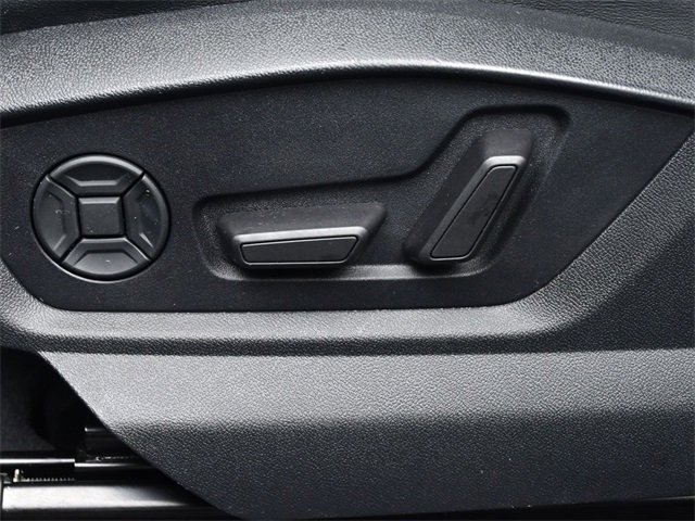 Used 2023 Audi Q8 Premium image 18