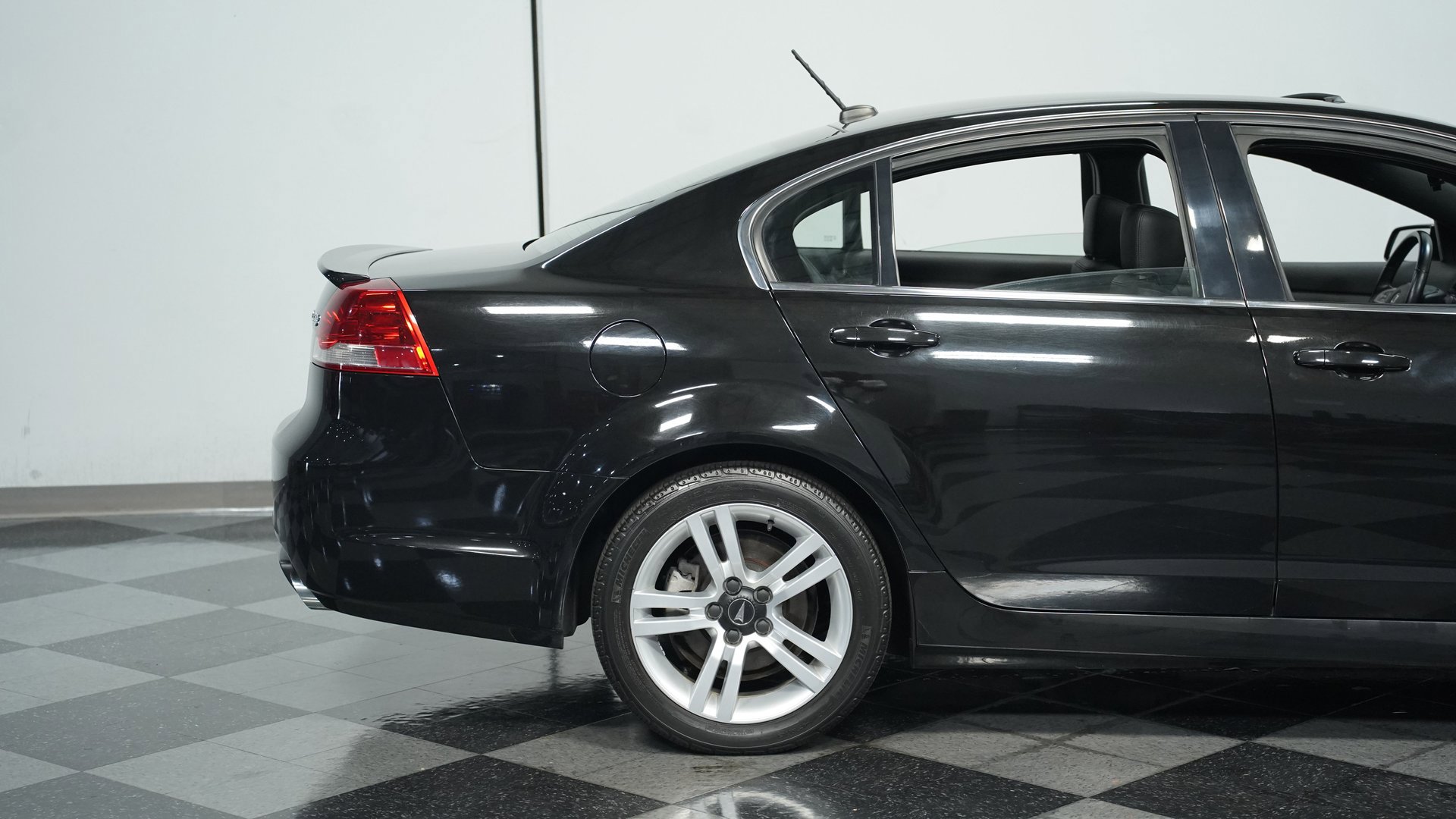 Used 2009 Pontiac G8 w/ Premium Package image 26