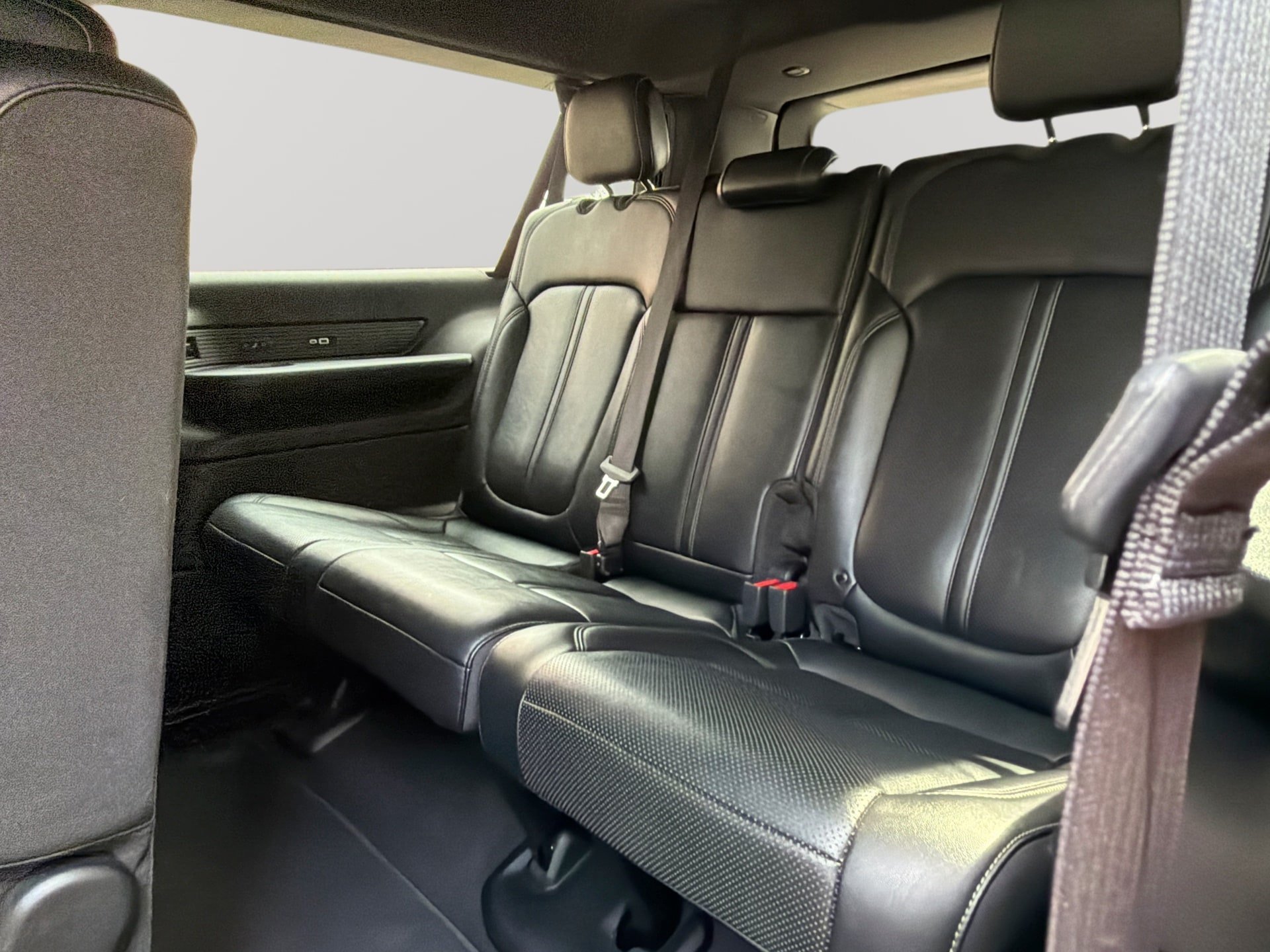 Used 2024 Jeep Wagoneer L Series II w/ Flexible Seating Group AWD/4WD image 27