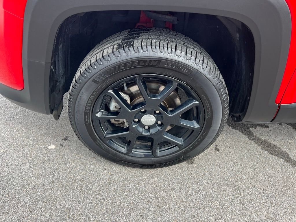 Used 2019 Jeep Renegade Latitude w/ Cold Weather Group AWD/4WD image 13