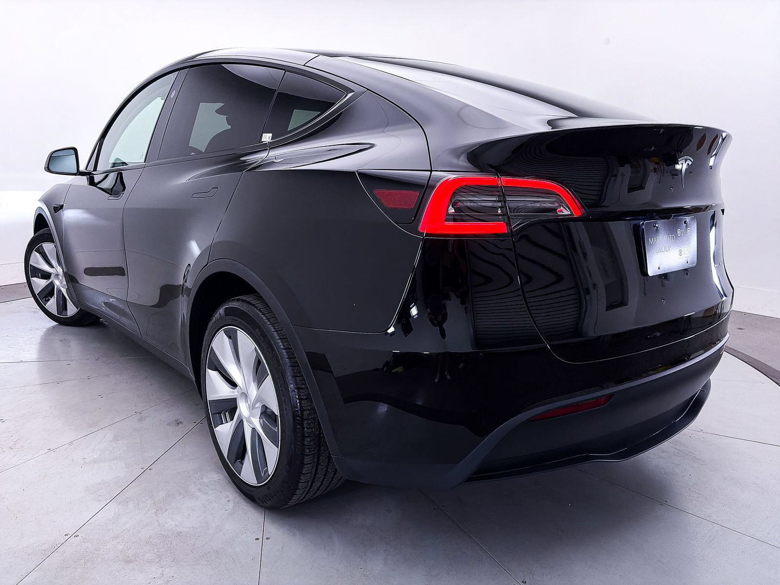 Used 2023 Tesla Model Y Long Range AWD/4WD image 2