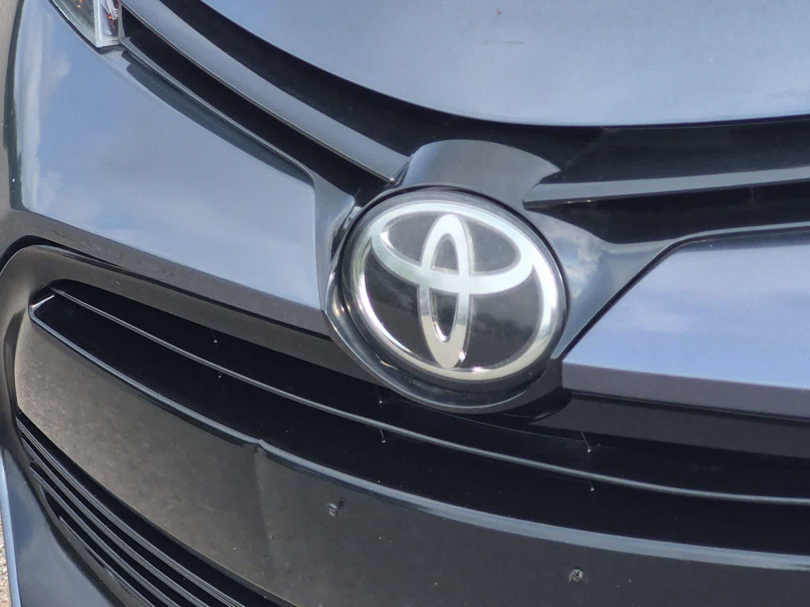 Used 2017 Toyota Corolla LE FWD image 12