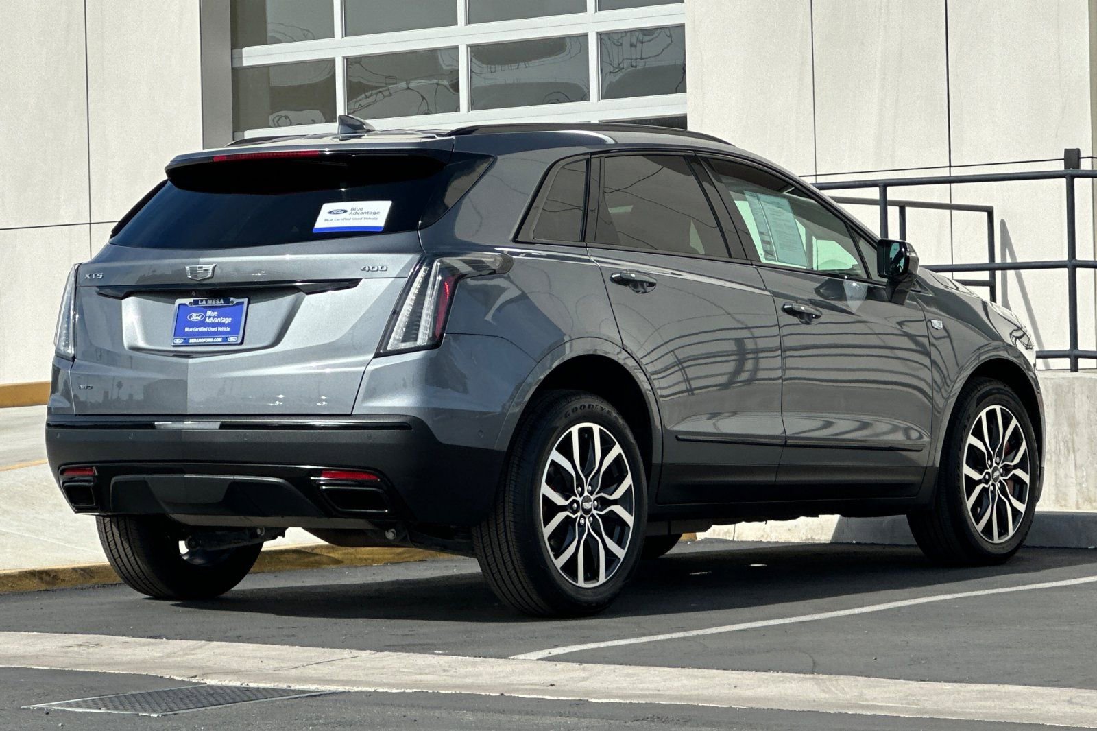 Used 2022 Cadillac XT5 Sportv w/ LPO, ONYX Package image 3