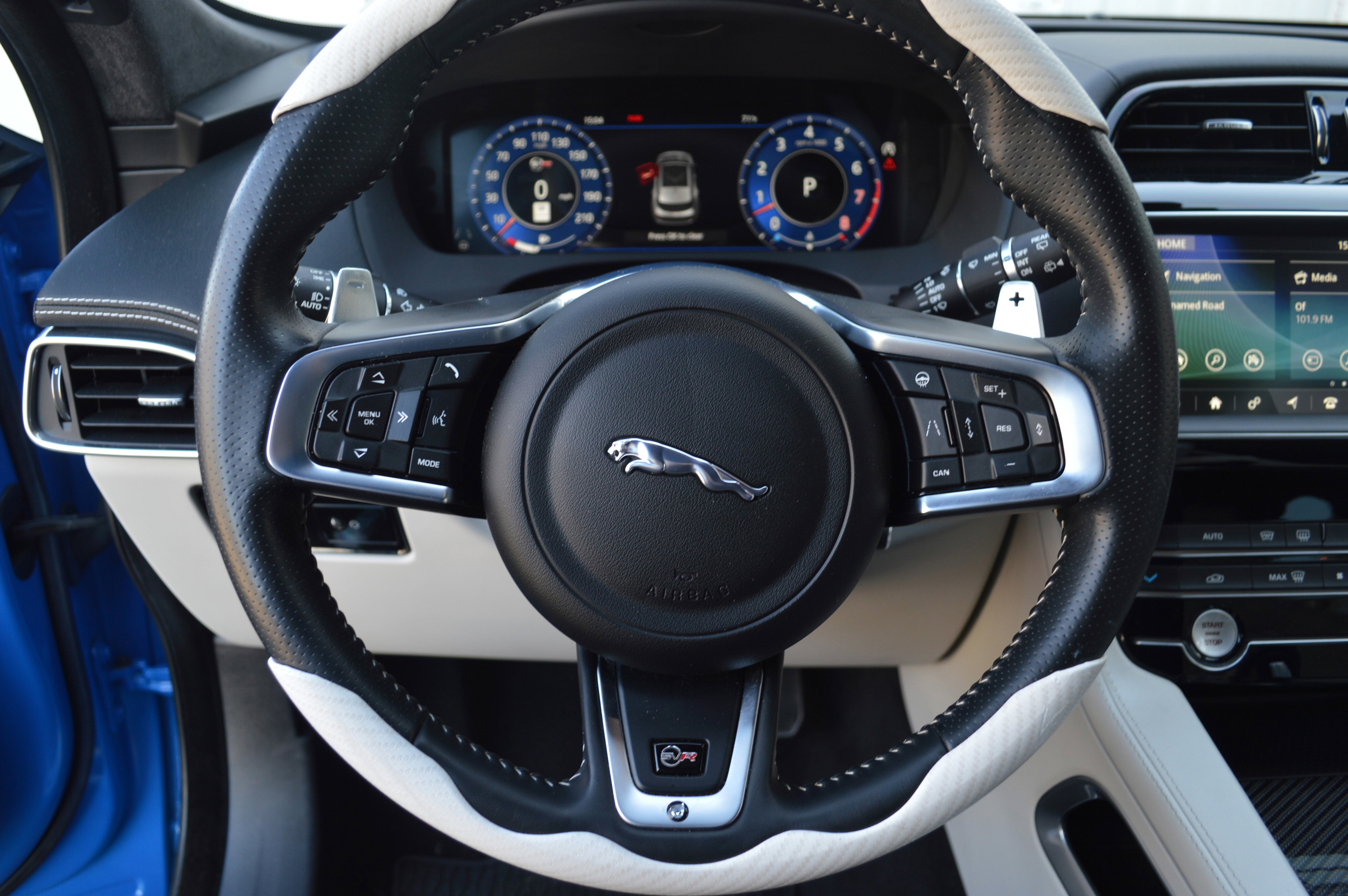 Used 2020 Jaguar F-PACE SVR image 16