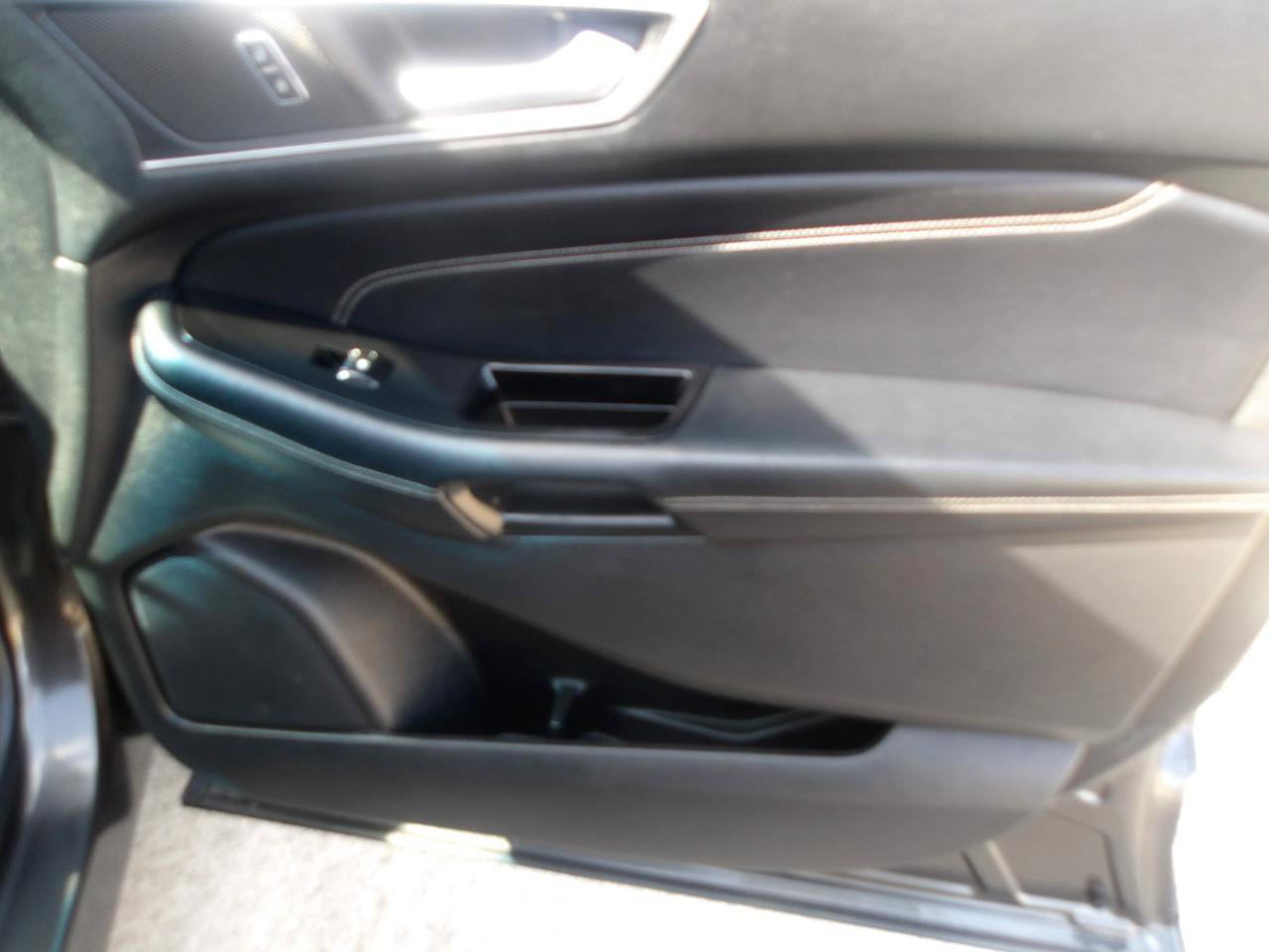 Used 2015 Ford Edge Titanium w/ Equipment Group 301A FWD image 9