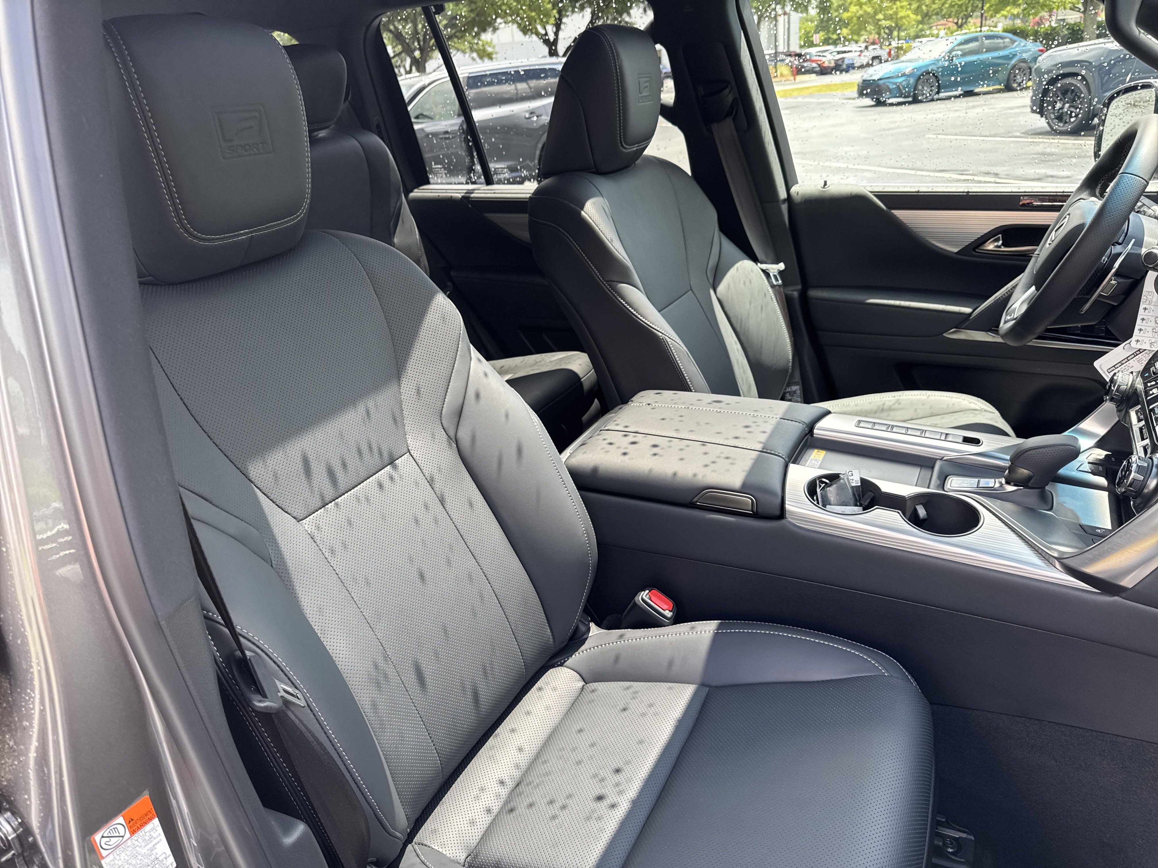 Used 2025 Lexus LX 700h F Sport image 37