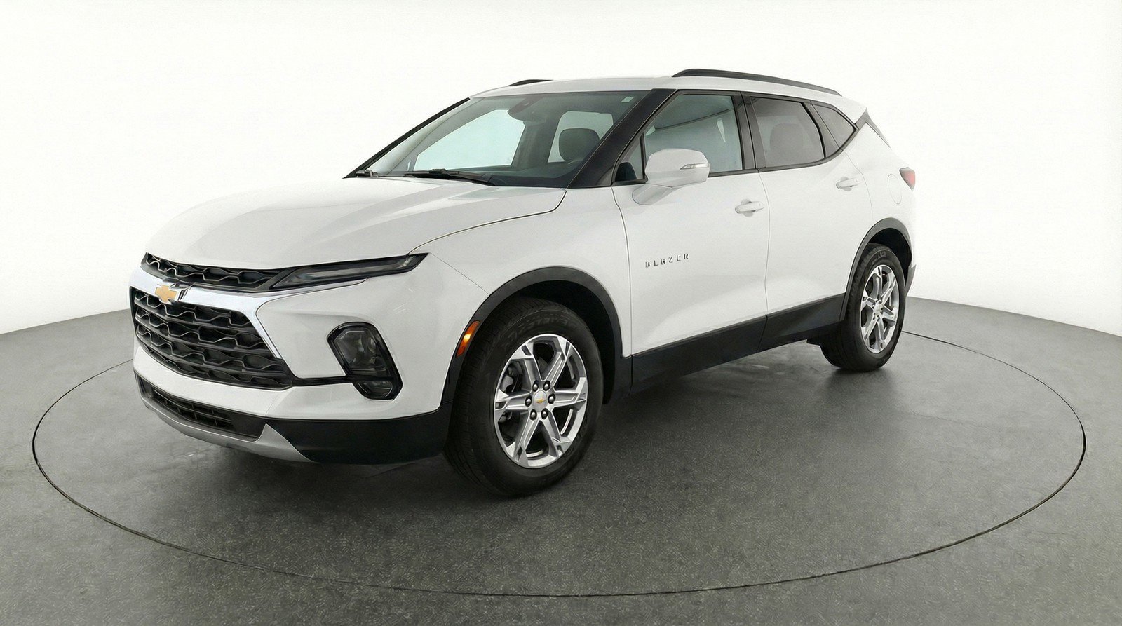Used 2025 Chevrolet Blazer LT image 3