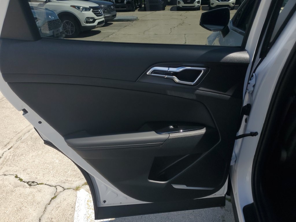 Used 2025 Kia Sportage EX FWD image 23