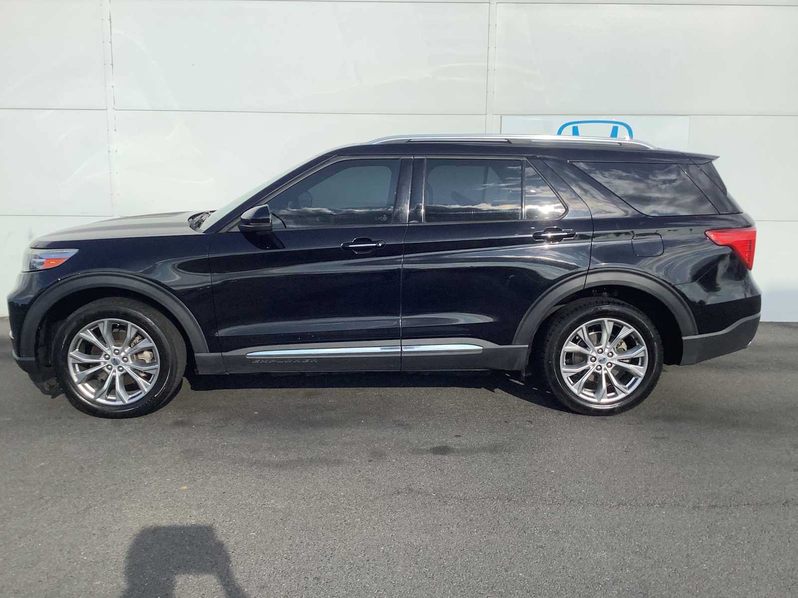 Used 2020 Ford Explorer Limited AWD/4WD image 3