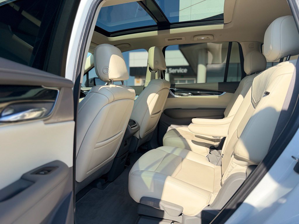 Used 2023 Cadillac XT6 Premium Luxury w/ Technology Package FWD image 11