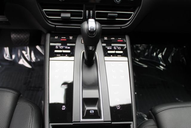 Used 2022 Porsche Macan image 15