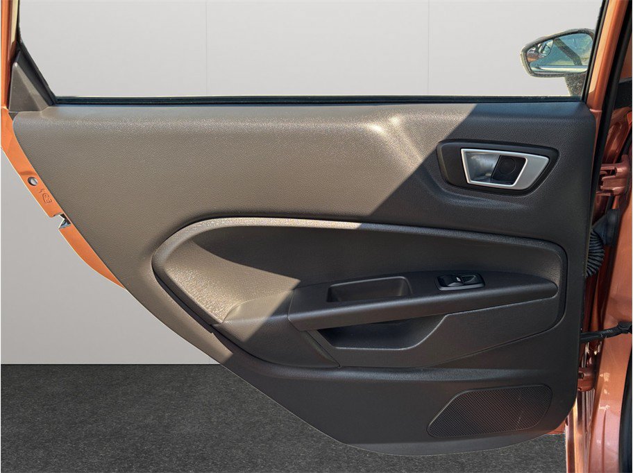 Used 2017 Ford Fiesta Titanium FWD image 35
