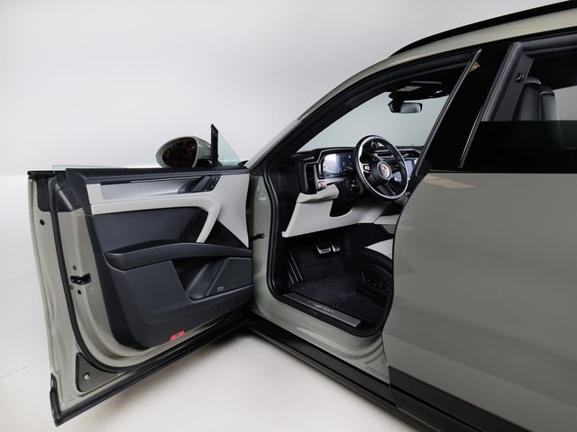 New 2026 Porsche Cayenne Electric AWD/4WD image 27