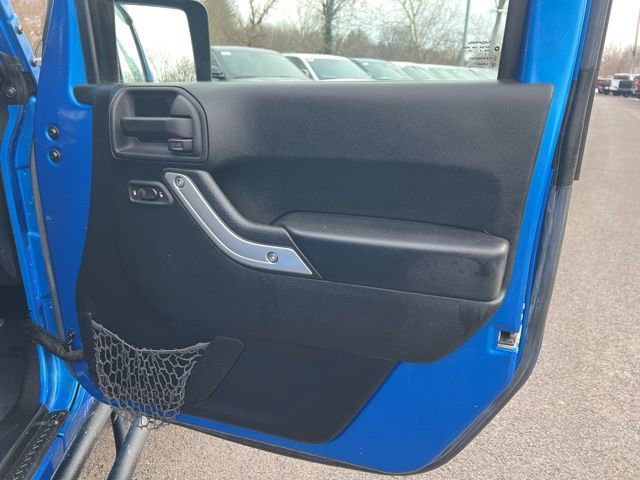 Used 2016 Jeep Wrangler Unlimited Rubicon w/ Connectivity Group image 23