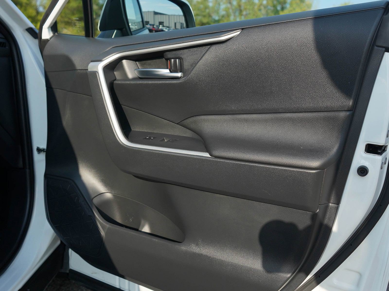 Used 2024 Toyota RAV4 SE w/ Weather & Moonroof Package AWD/4WD image 9