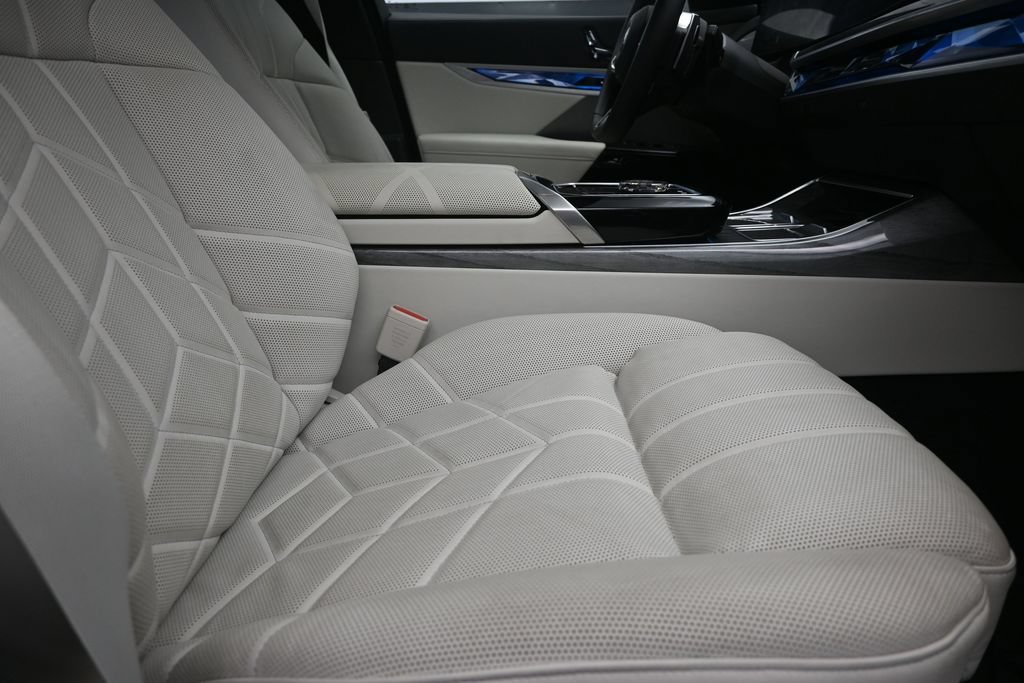 Certified 2024 BMW 740i w/ Executive Package RWD image 25