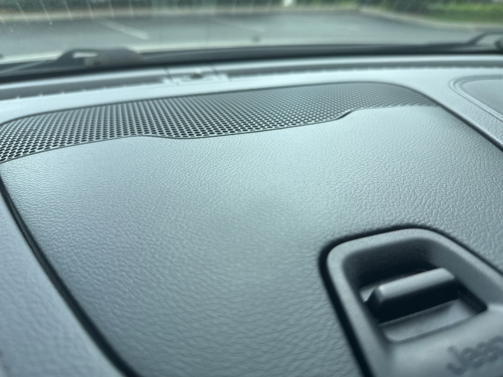 Used 2019 Jeep Cherokee Latitude w/ Cold Weather Group AWD/4WD image 58