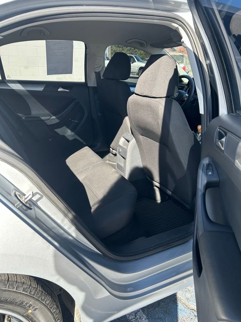 Used 2016 Volkswagen Jetta SE image 11