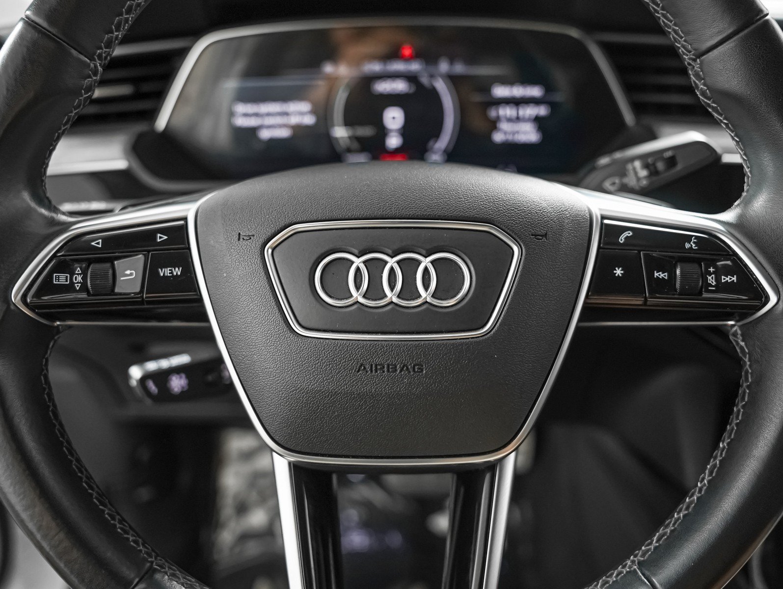 Used 2022 Audi e-tron Premium Plus w/ Premium Plus Package AWD/4WD image 12