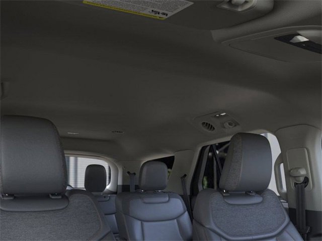 Used 2025 Ford Explorer Active w/ Active Comfort Package RWD image 22
