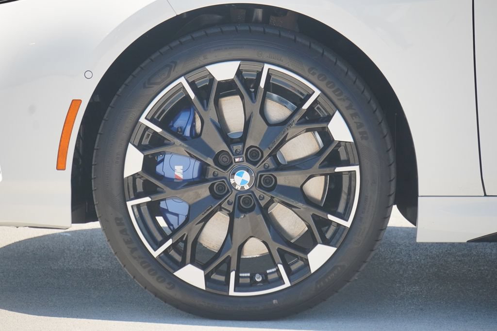 Used 2026 BMW M235i xDrive w/ Technology Package AWD/4WD image 5