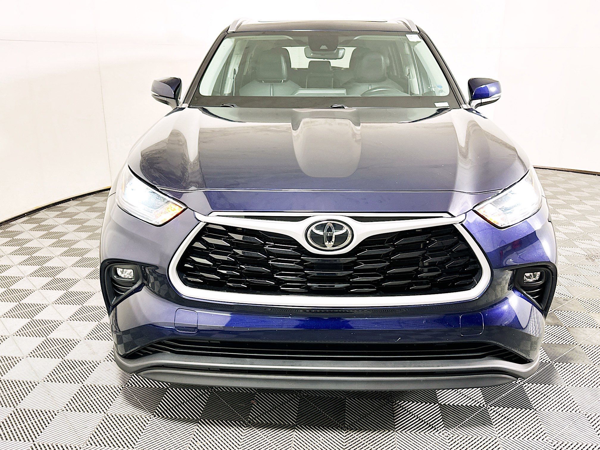 Used 2021 Toyota Highlander XLE FWD image 8