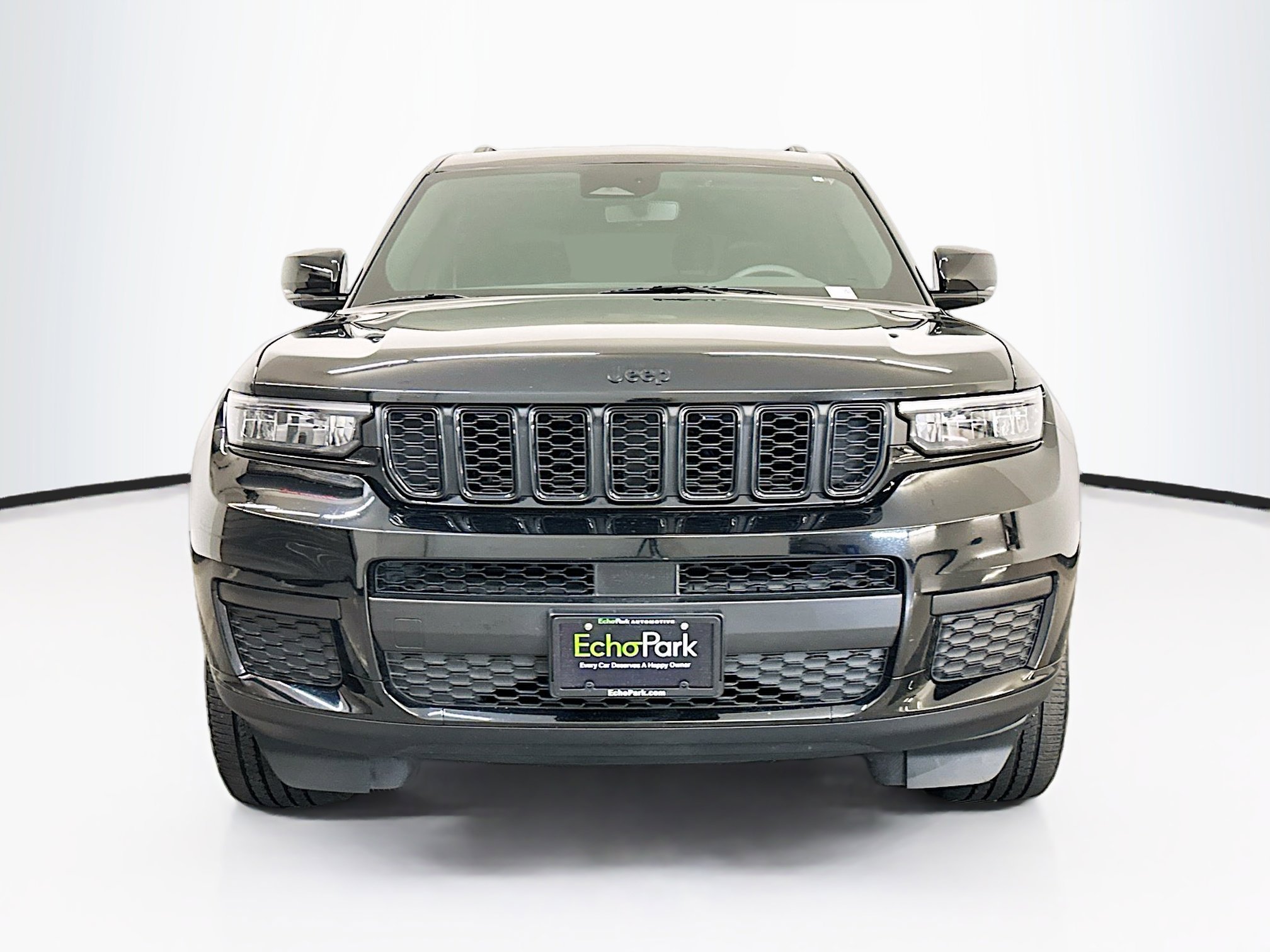 Used 2023 Jeep Grand Cherokee L Laredo image 2