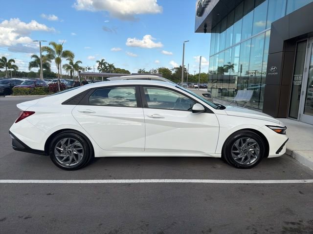 Used 2024 Hyundai Elantra SEL FWD image 4