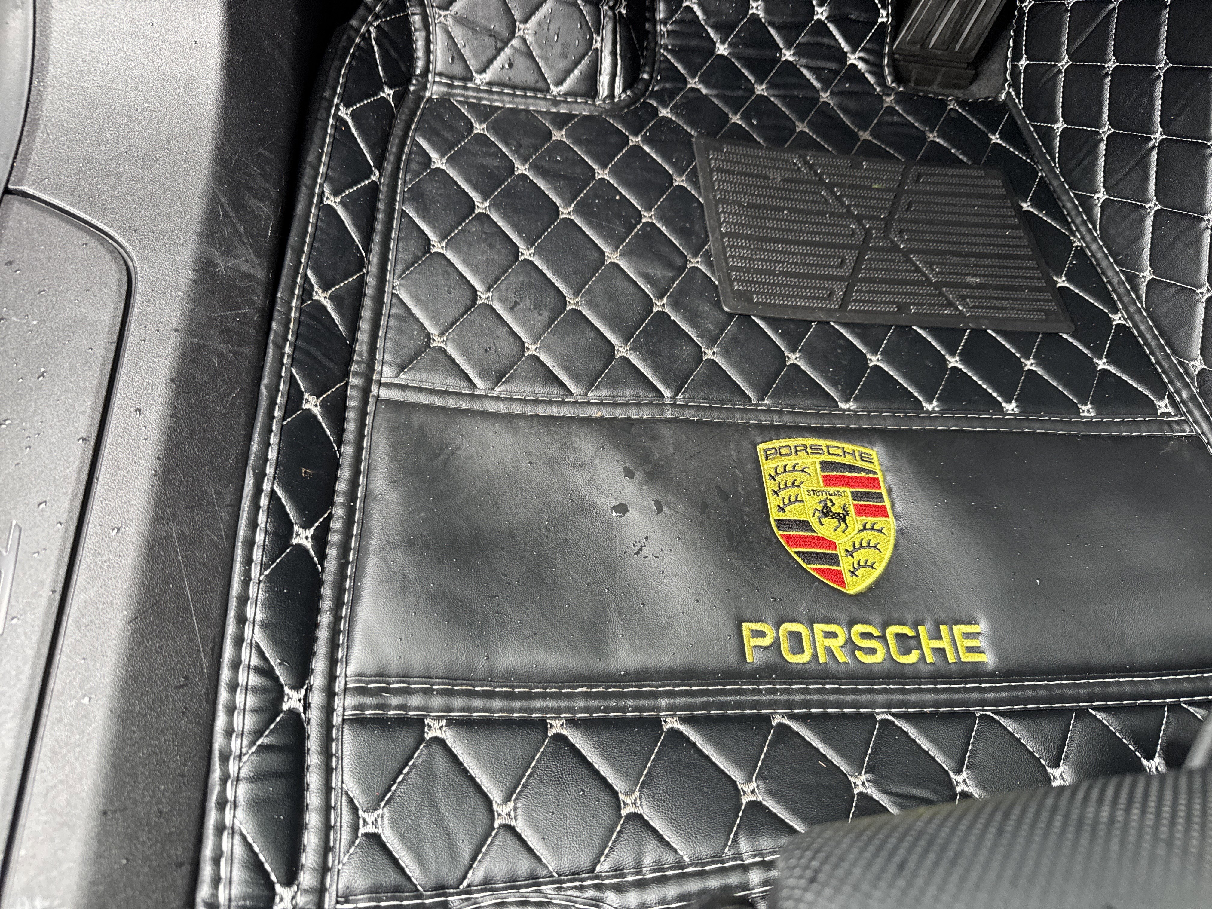 Used 2022 Porsche Taycan RWD image 18