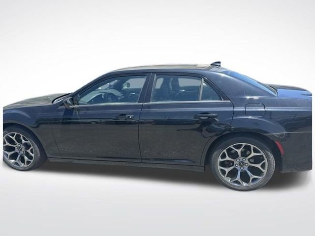Used 2017 Chrysler 300 S RWD image 10