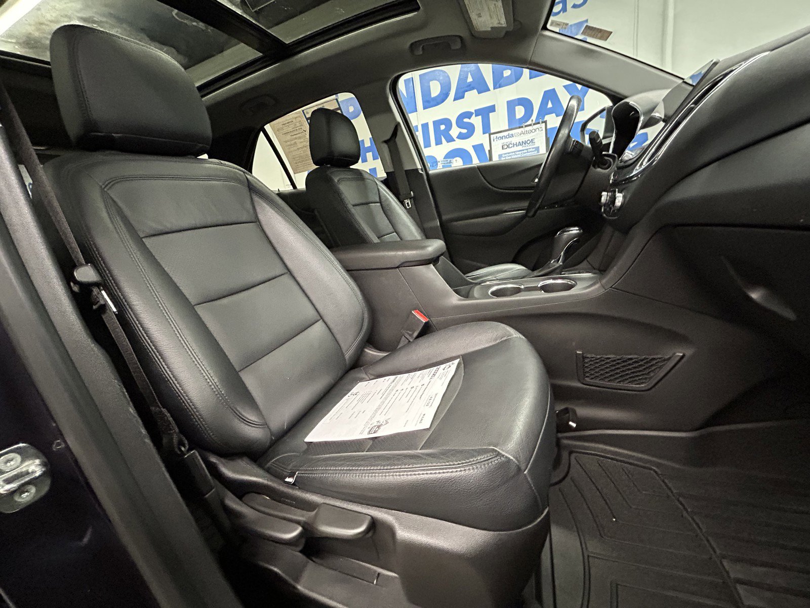 Used 2018 Chevrolet Equinox LT w/ Sun & Infotainment Package image 18
