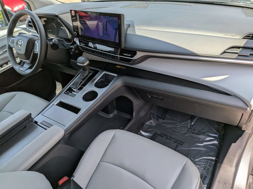 Used 2026 Toyota Sienna XLE FWD image 36