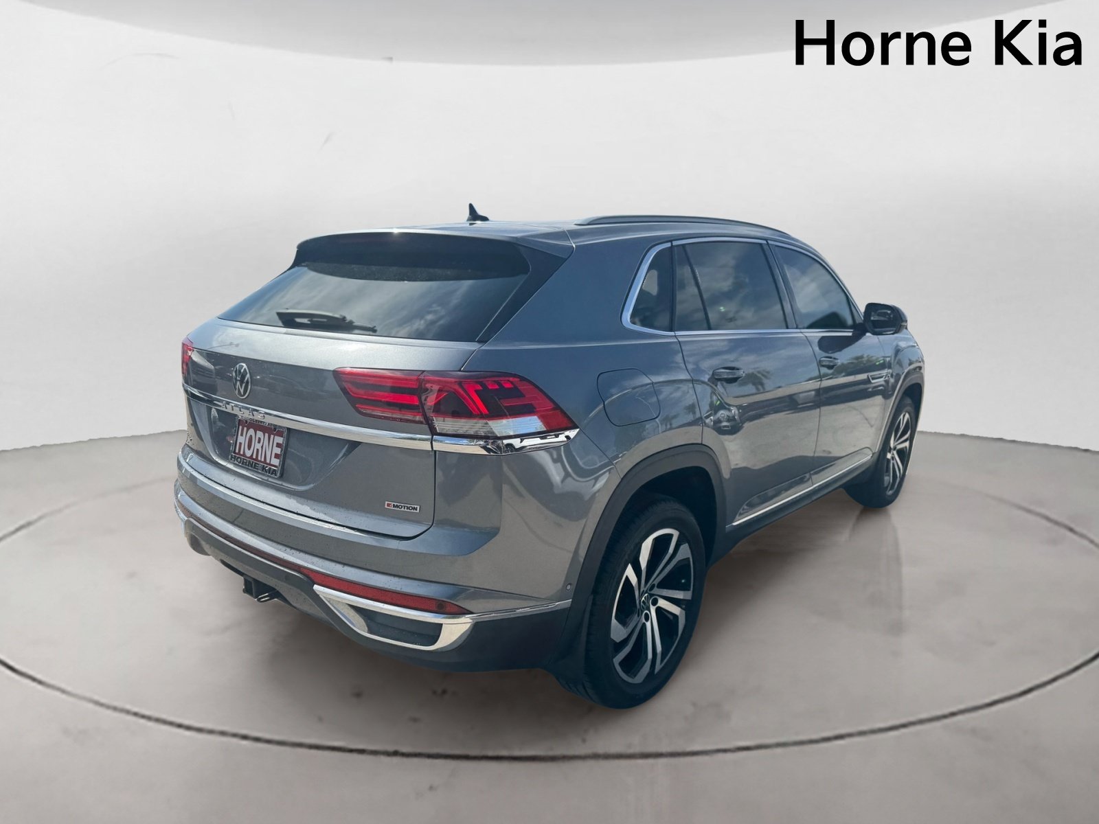 Used 2020 Volkswagen Atlas Cross Sport SEL Premium AWD/4WD image 4