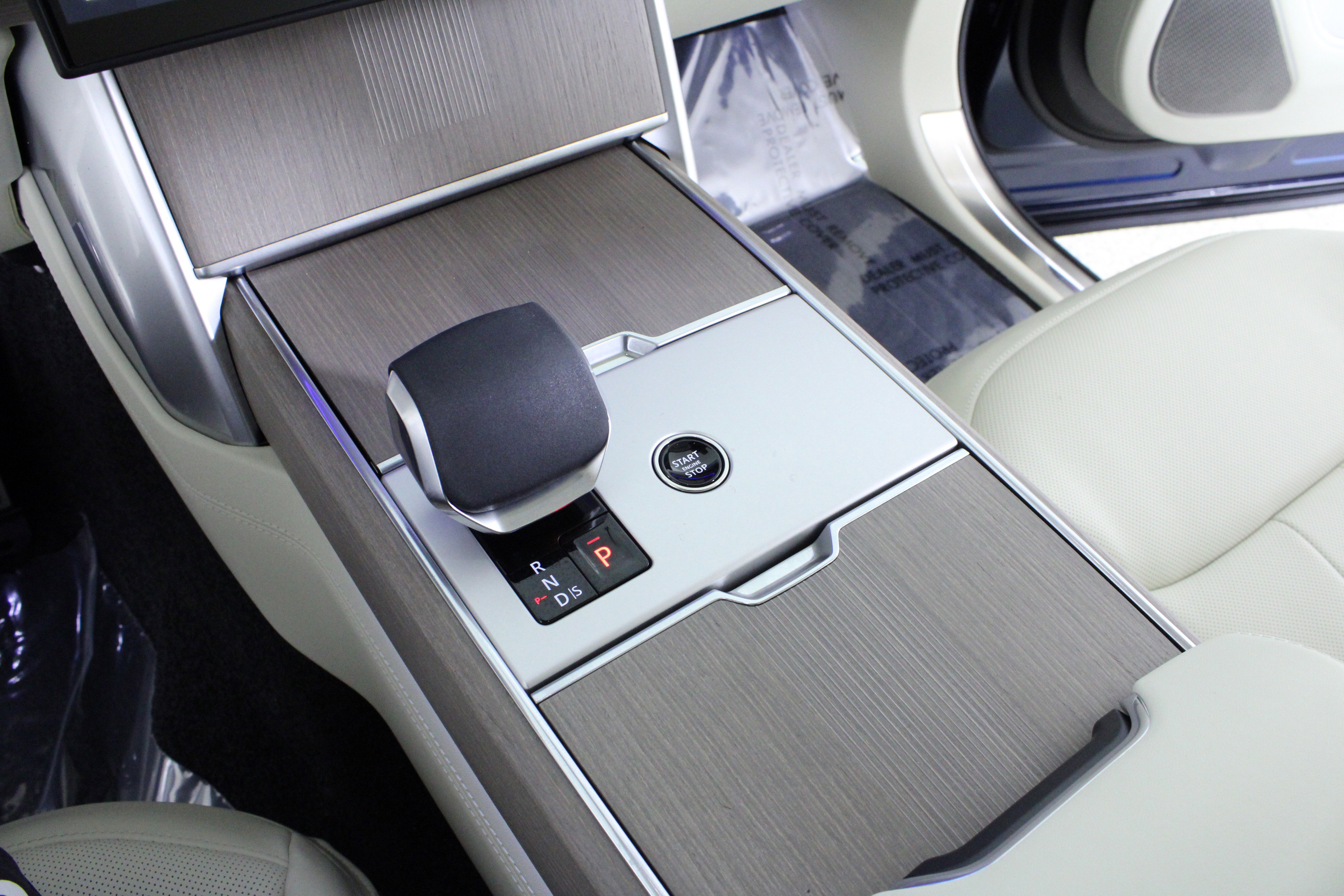 Used 2025 Land Rover Range Rover Autobiography image 29