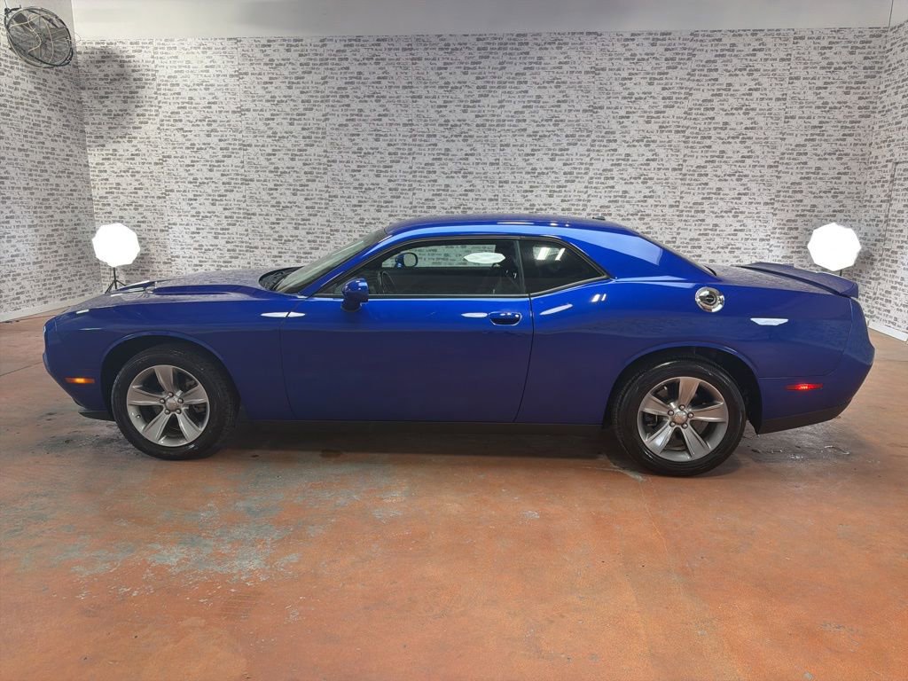 Used 2020 Dodge Challenger SXT RWD image 4