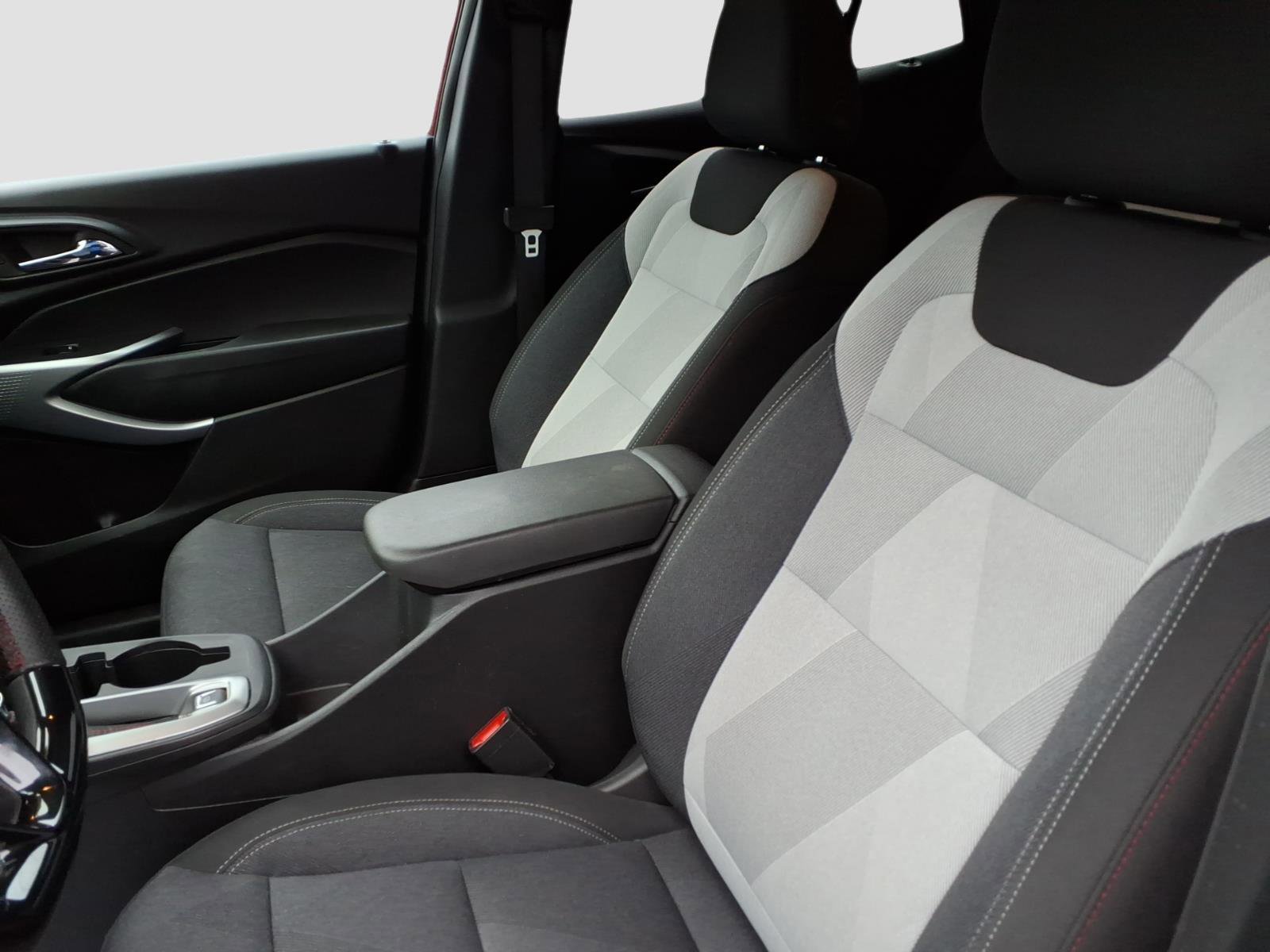 Certified 2024 Chevrolet Trax RS w/ Driver Confidence Package image 12