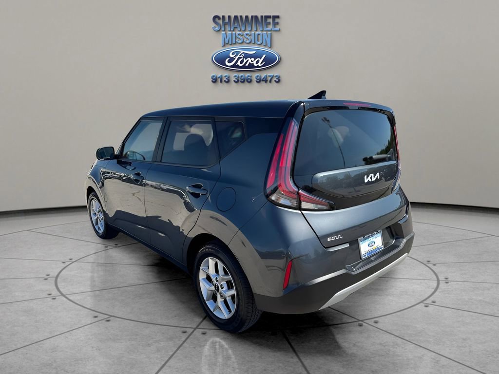 Used 2023 Kia Soul LX w/ LX Technology Package image 7