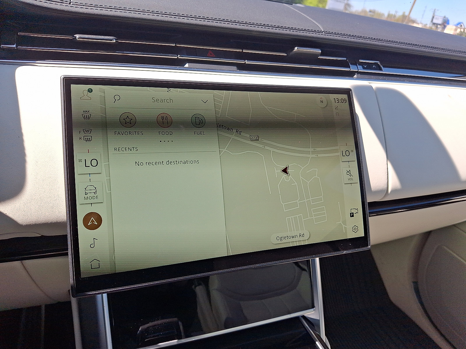 New 2026 Land Rover Range Rover Long Wheelbase SE AWD/4WD image 8