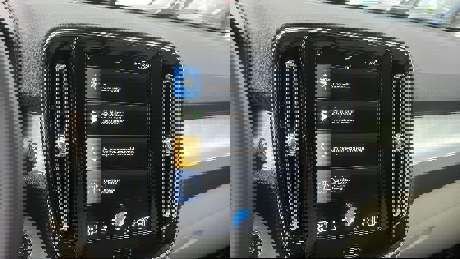 Used 2022 Volvo XC40 T5 Momentum image 17