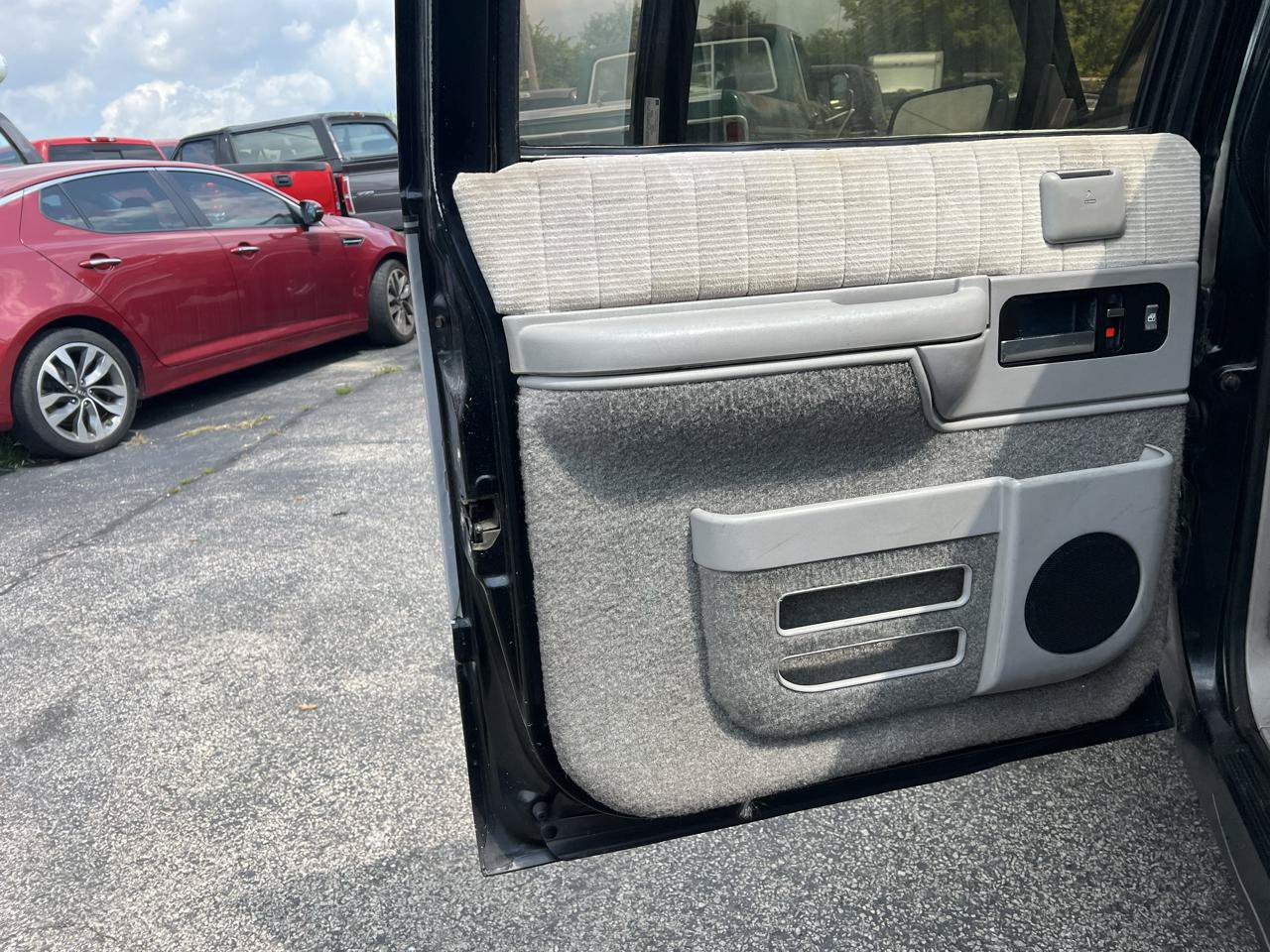 Used 1993 GMC Suburban 2500 AWD/4WD image 13