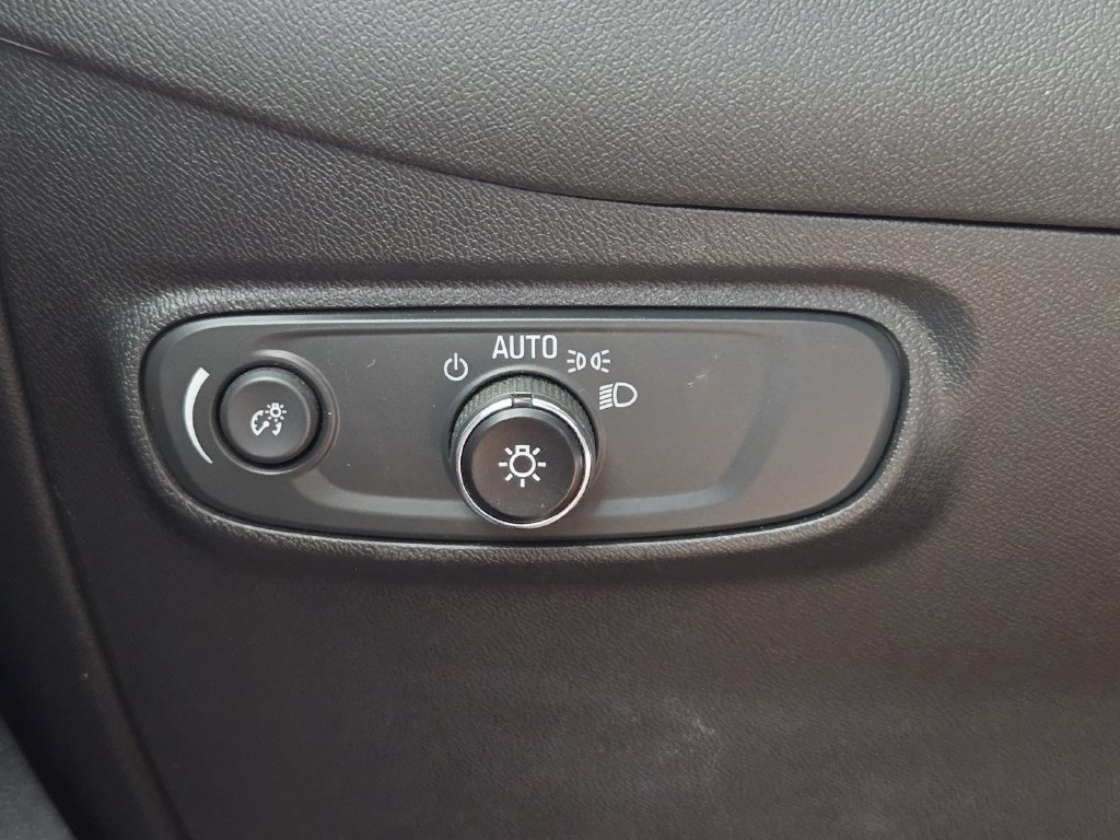 Used 2023 Chevrolet Equinox LT w/ LPO, Floor Liner Package AWD/4WD image 22