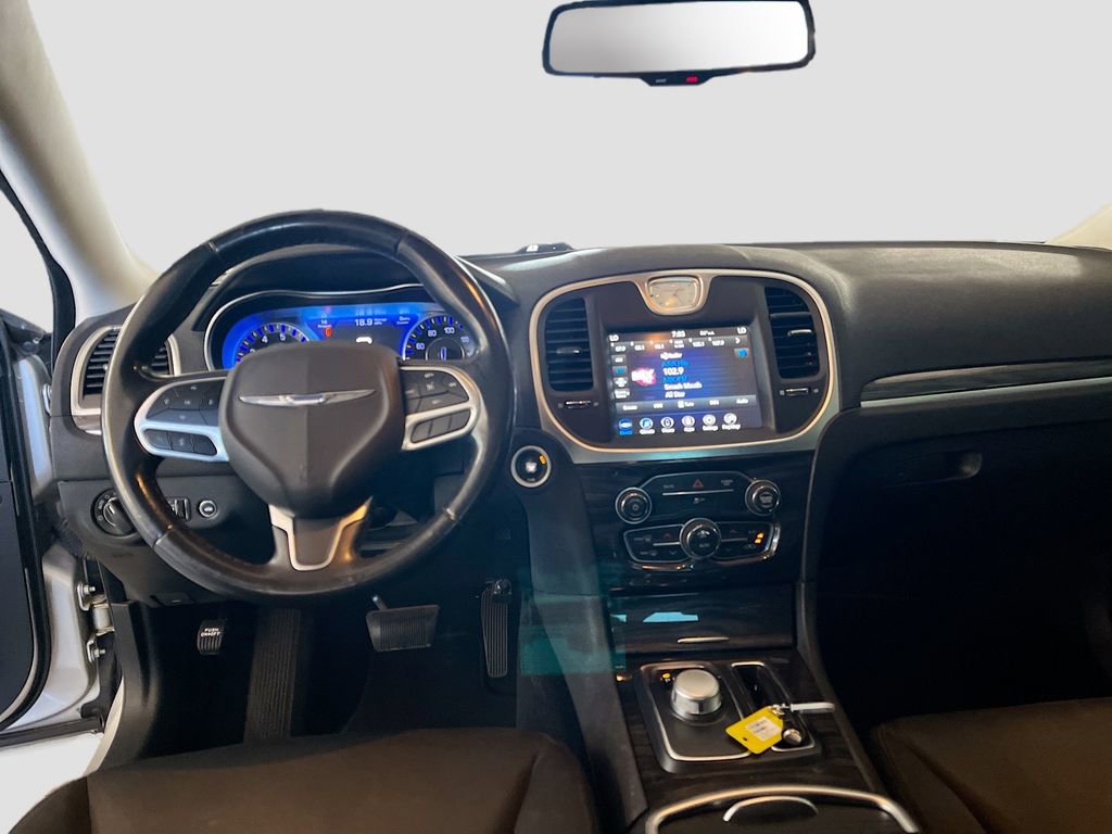 Used 2020 Chrysler 300 Touring w/ Sport Appearance Package image 20