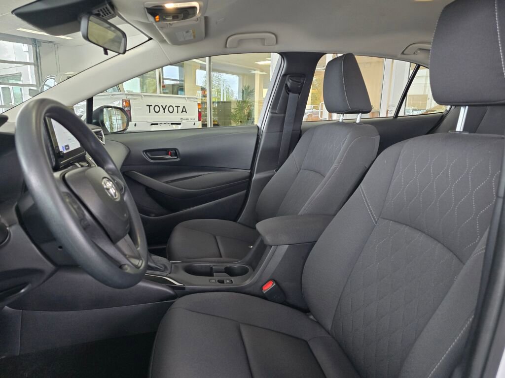 Used 2025 Toyota Corolla LE FWD image 22