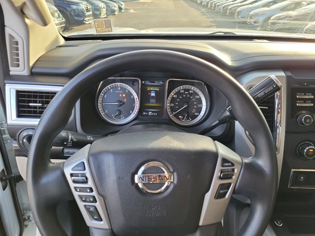 Used 2017 Nissan Titan SV image 22