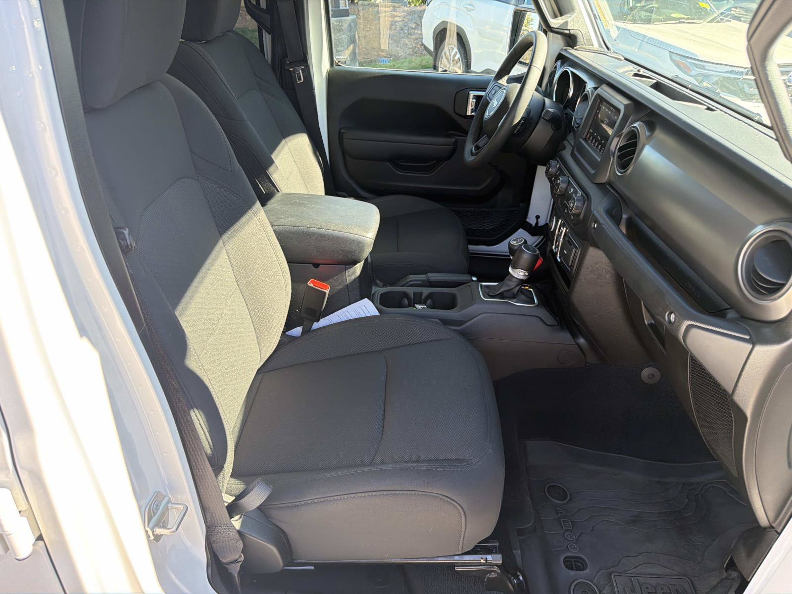 Used 2023 Jeep Gladiator Sport AWD/4WD image 14