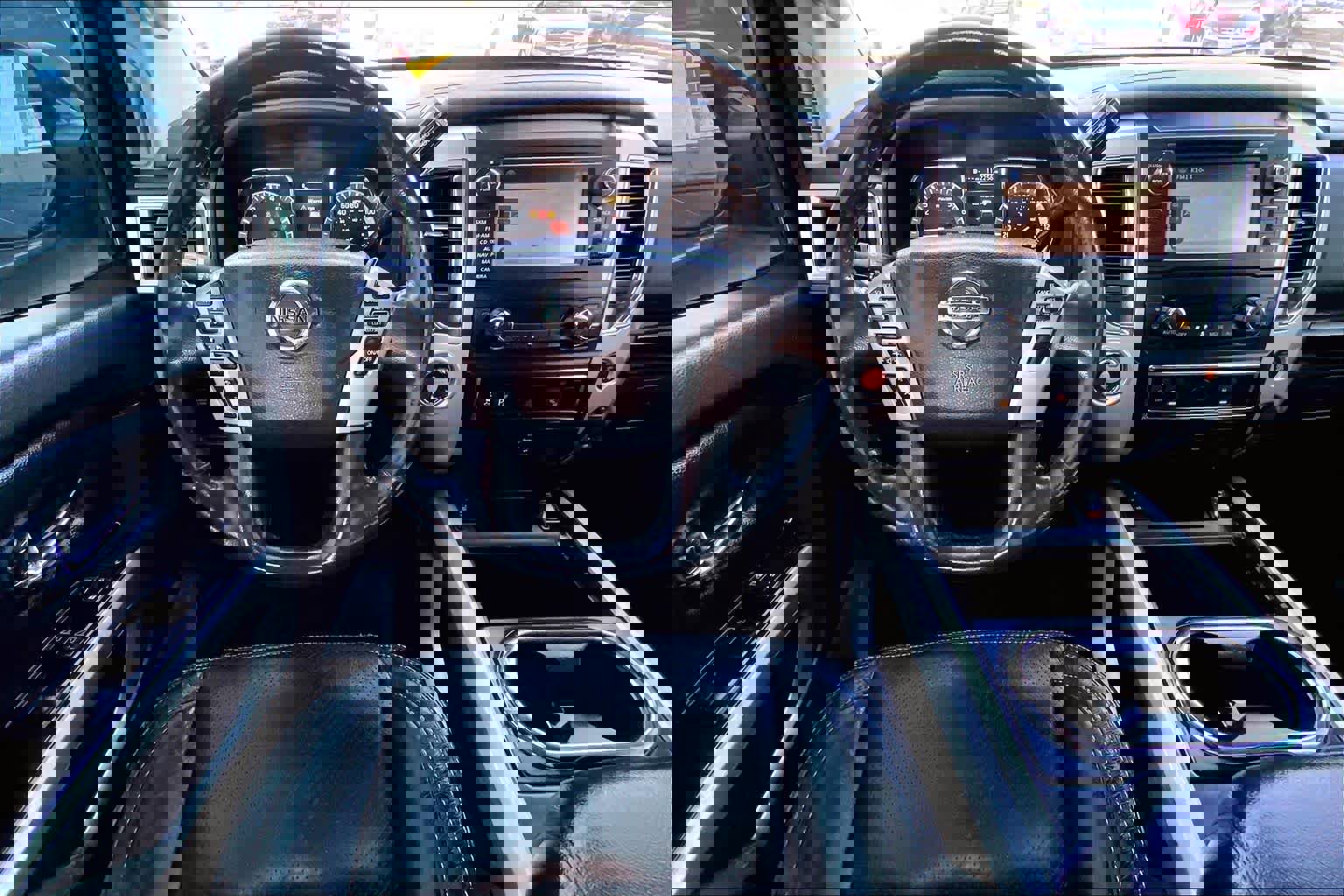 Used 2018 Nissan Titan SV w/ SV Convenience Package image 6