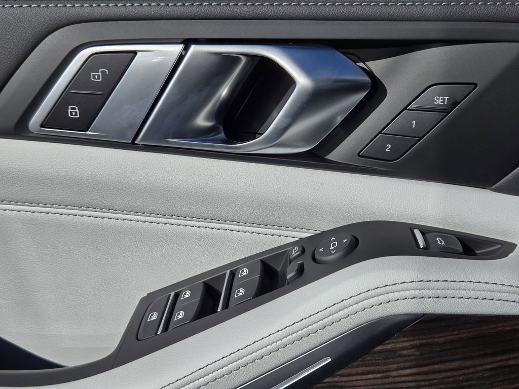 New 2026 BMW X5 xDrive50e w/ Premium Package image 25