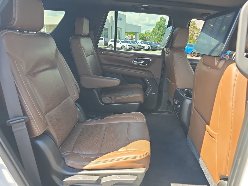 Used 2021 Chevrolet Tahoe High Country w/ Premium Package AWD/4WD image 18